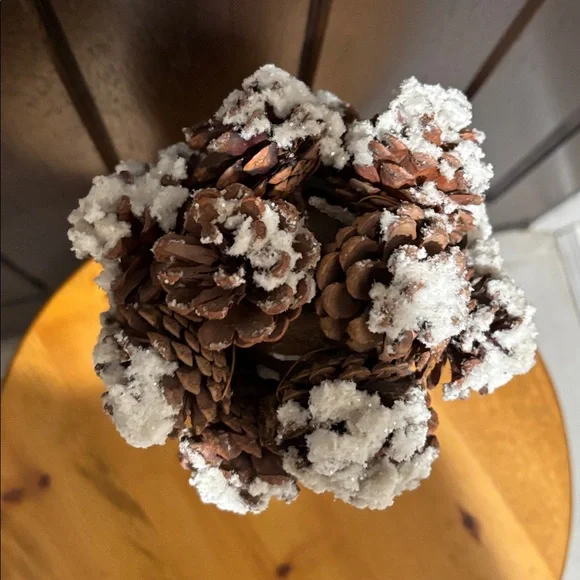 Rustic Pinecone and Burlap Holiday Decor - Picture 8 of 9